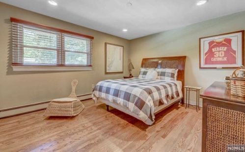 432 Hillside Ave, Allendale NJ  07401-1113 exterior