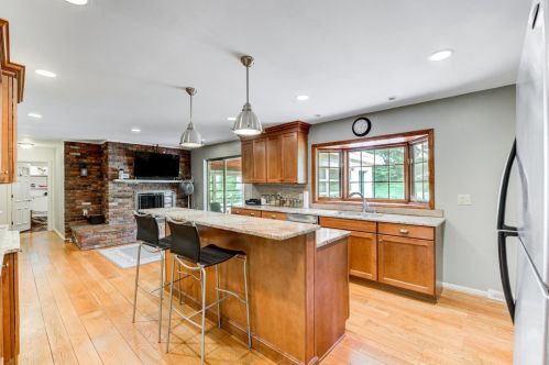 5712 Beech Grove Ln, Cincinnati, OH 45233-1801