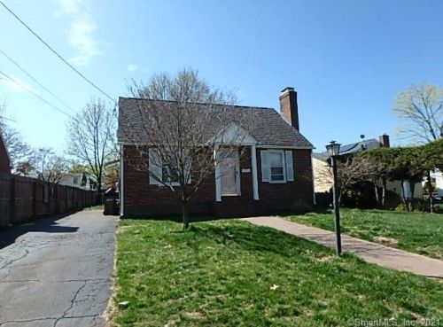 35 Lockwood St, Manchester, CT 06042-2937
