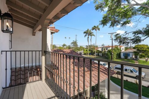 2824 Chatsworth Blvd, San Diego CA  92106-1462 exterior