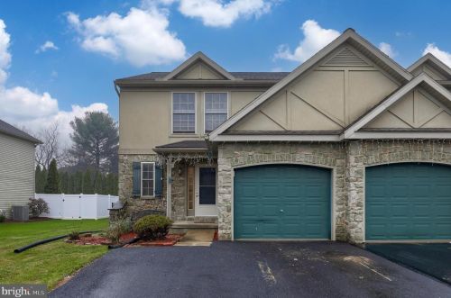 19 Eagle Dr, Ephrata, PA 17522-8763