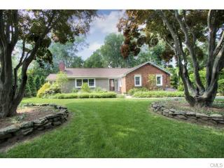 146 Coleman Rd, Fairfield, CT 06825-2530