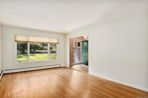 2732 Old Yorktown Rd, Yorktown Hgts NY  10598-3140 exterior