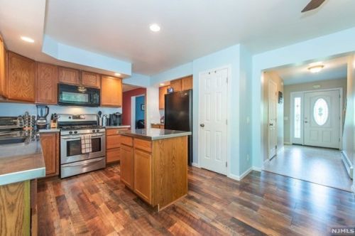 291 Otterhole Rd, West Milford Lakes, NJ 07480-4125