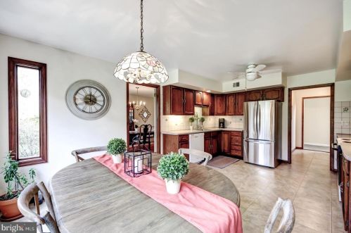 1030 Beaumont Rd, Berwyn PA  19312-2040 exterior