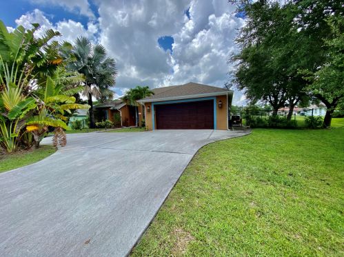 5922 Hann Dr, Fort Pierce, FL 34986-3846