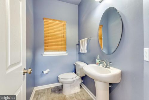 11 Broad Way, Lovettsville VA  20180-8608 exterior