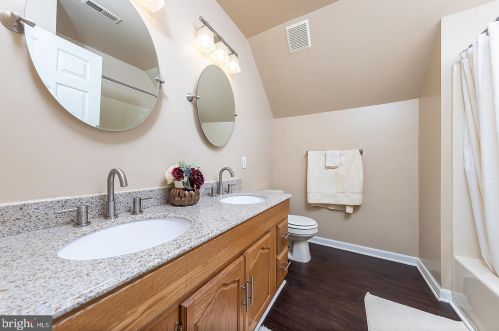 1 Helen Lois Ct, Pilesgrove NJ  08098-2639 exterior