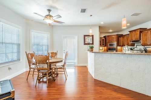 216 Spg Blvd, Tarpon Springs FL 34689-3554 exterior