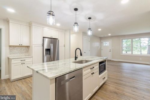 891 Kings Hwy, Pilesgrove NJ  08098-5456 exterior