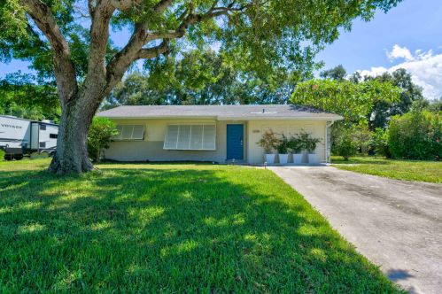 2598 Lone Pine Rd, West Palm Beach, FL 33410-2448