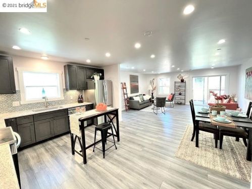 3226 Chestnut St, Oakland, CA 94608-4280