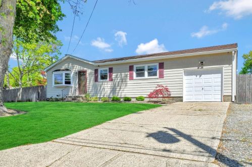 167 Parkside Ave, Miller Place, NY 11764-3411