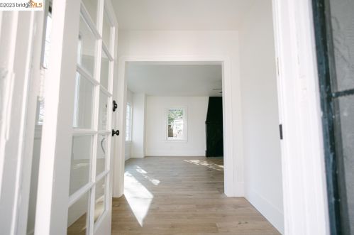 1374 Birch St, West Pittsburg, CA 94565-2722