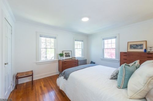 2 Clove Rd, West Paterson NJ  07424-2102 exterior