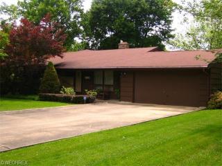 8374 Melody Ln, Macedonia, OH 44056-1712