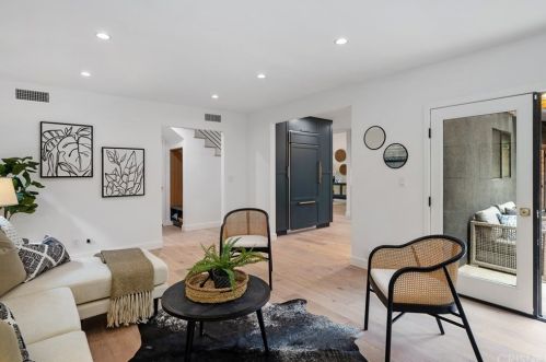 4070 Bakman Ave, North Hollywood CA  91602-3302 exterior