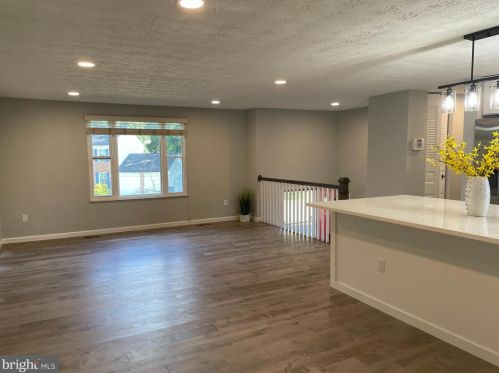 12822 Framingham Ct, Herndon VA  20171-2619 exterior