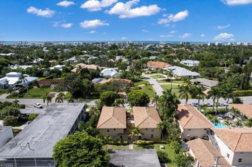 2096 Alamanda Dr, Naples FL  34102-4700 exterior