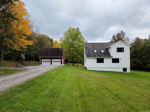 131 Leonard Rd, Monticello, NY 12701-3606