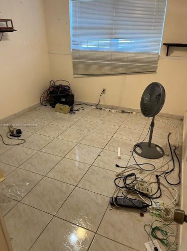 1855 73rd Pl, Hialeah FL  33014-3729 exterior