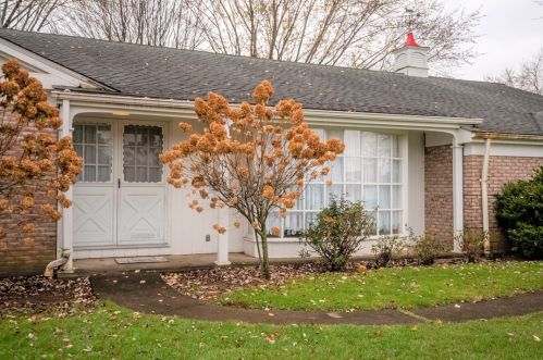 70 Meadowbrook Rd, Hermitage, PA 16148-2624