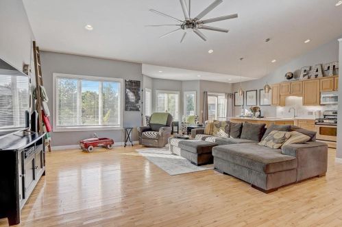 310 Oriole Ln, Cambridge, WI 53523-9295