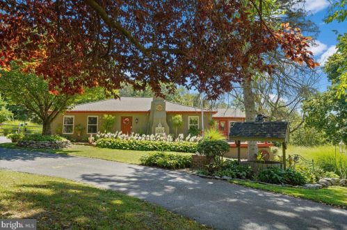 1792 Charlotte St, Pottstown, PA 19464-2321