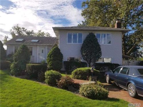 3980 Eve Dr, Seaford, NY 11783-1553