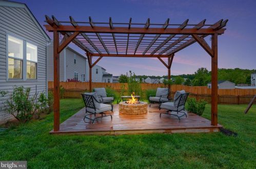 38 Charter Gate Dr, Fredericksburg, VA 22406-8206