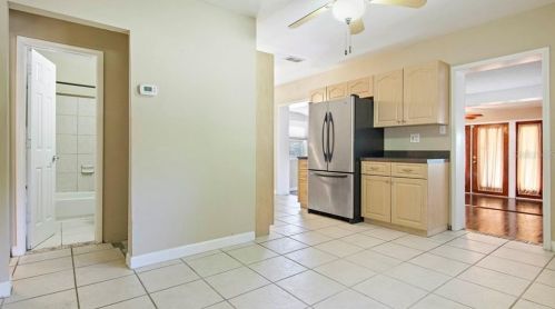 6026 17 Ave, Saint Petersburg FL  33707-3203 exterior