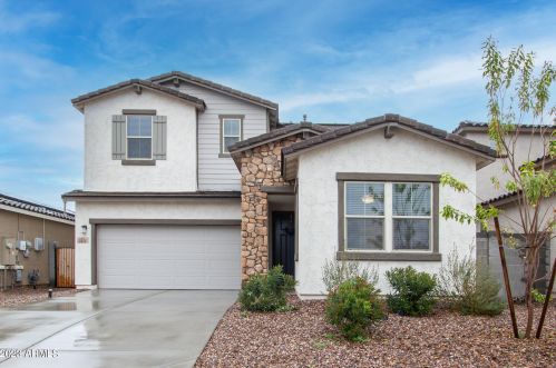 5525 108th Ave, Phoenix, AZ 85037-5472