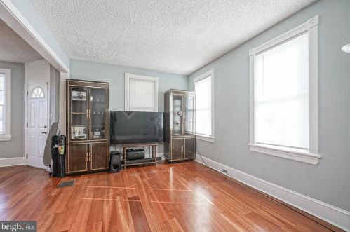 200 Delsea Dr, West Deptford NJ  08093-1221 exterior