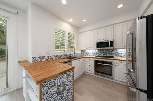 13529 Jadestone Way, San Diego CA  92130-2828 exterior