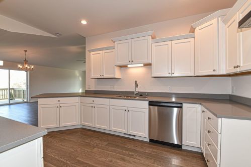 411 Trailview Xing, Waterford, WI 53185-4380