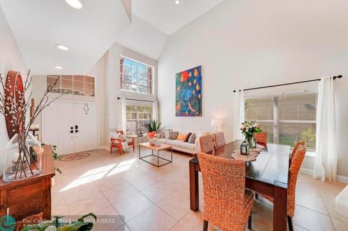20390 3rd St, Hollywood, FL 33029-3406