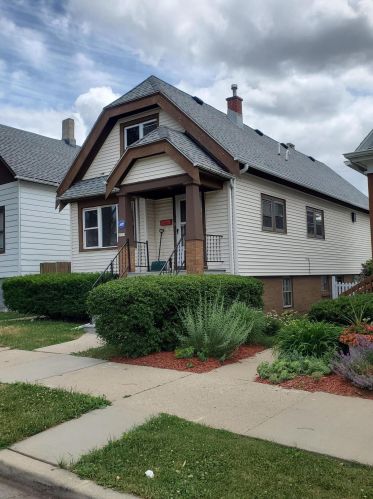 2319 Rogers St, Milwaukee, WI 53204-3630