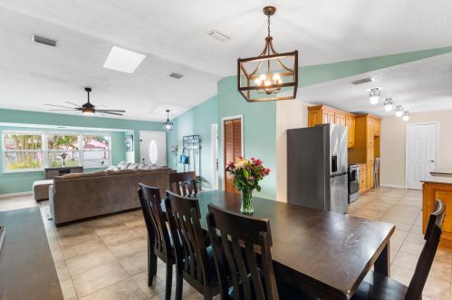 709 Dorchester St, Fort Pierce FL  34983-8762 exterior