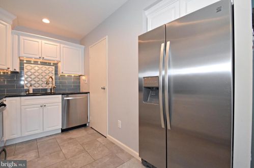 1109 Harbour Dr, Palmyra NJ 08065-2218 exterior