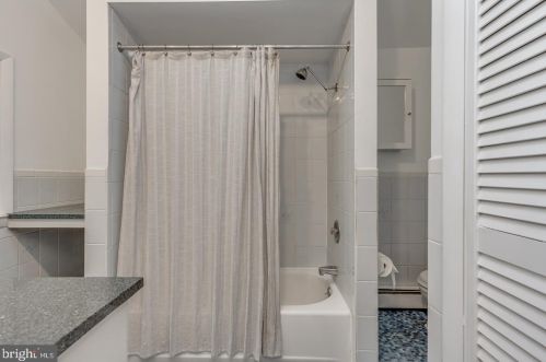 200 Park Dr, Camden NJ  08108-2236 exterior