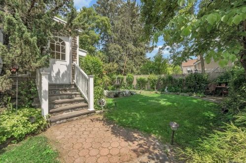 47 Malcolm St, Crotonville NY  10562-3240 exterior