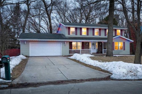 2784 Le Capitaine Cir, Green Bay, WI 54302-5109