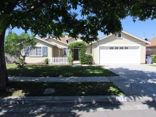 6386 Inyo St, Fresno, CA 93727-6836