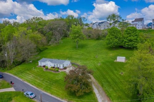 66 Clifford Rd, Mc Donald, PA 15057-4414