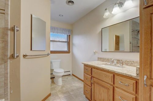 2335 Graylog Ln, Waukesha WI  53151-2921 exterior