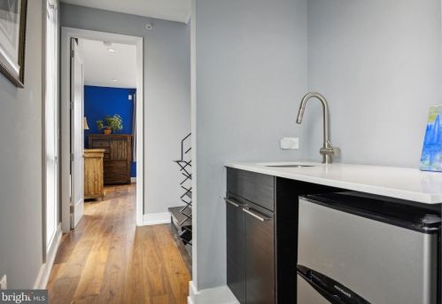 310 Fairmount Ave, Philadelphia PA  19123-2931 exterior