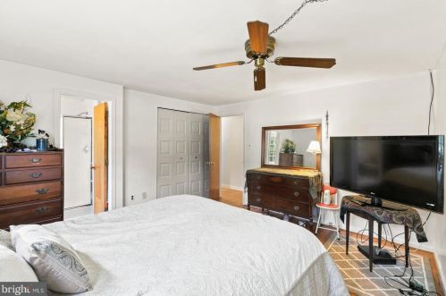 18 Aristone Dr, Berlin Boro NJ  08009-2254 exterior