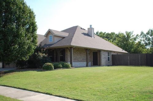 303 Serenade Ln, Euless, TX 76039-6803