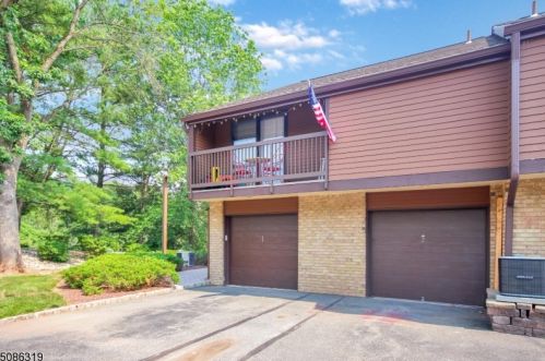 2 Meadowview Dr, Annandale NJ  08801-1516 exterior