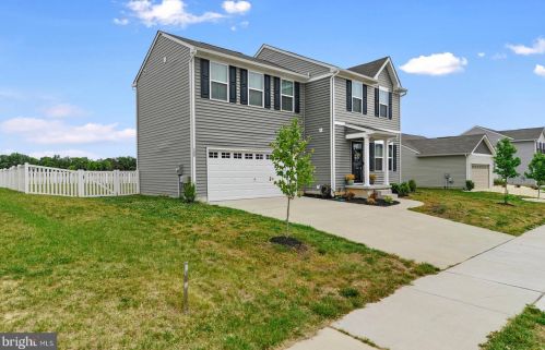 308 Bluecoat St, Dover, DE 19901-8862